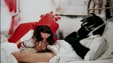 Порнографический спектакль секса втроем о Красной шапочке