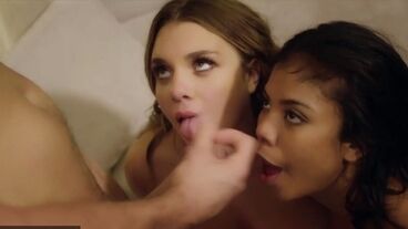 Межрасовіе цыпочки делают двойной отсос и трахаются в групповом порно