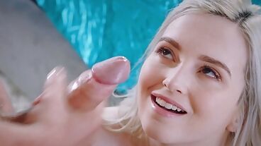 Преподаватель трахнул в задницу привлекательную студентку