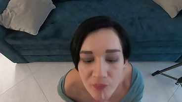 Вставил сексуальной милфе и обкончал лицо