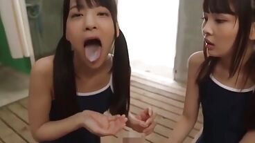 Молодые японки делают двойной отсос и делят сперму в ЖМЖ