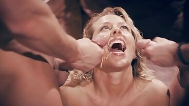 Пикаперы трахают красотку в МЖМ и кончают в рот поочередно